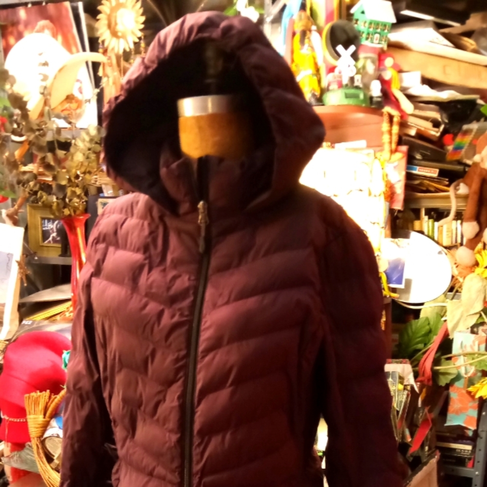 Featherweight waterproof maroon puffer small in black